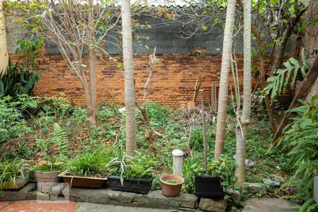 Casa à venda com 450m², 3 quartos e 8 vagasFundos