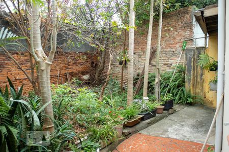 Casa à venda com 450m², 3 quartos e 8 vagasFundos