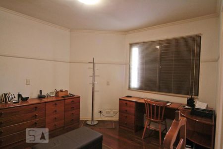 Apartamento à venda com 200m², 3 quartos e 3 vagasSuíte 2