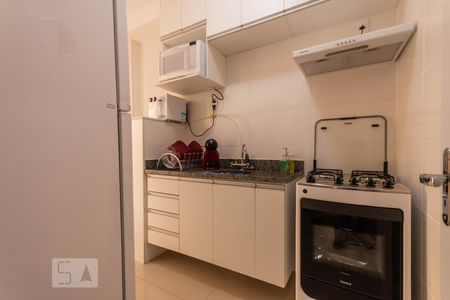 Cozinha de apartamento para alugar com 1 quarto, 49m² em Planalto, Belo Horizonte