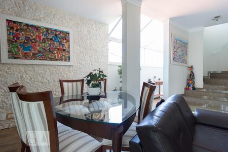 Casa à venda com 200m², 3 quartos e 4 vagasSala