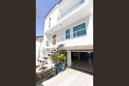 Casa à venda com 200m², 3 quartos e 4 vagasFachada