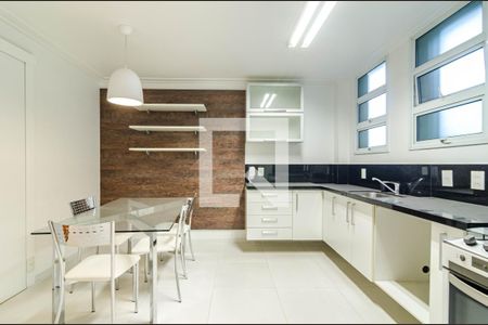 Apartamento para alugar com 210m², 2 quartos e 2 vagasCozinha
