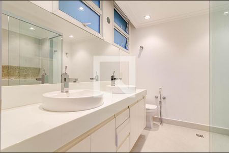 Apartamento para alugar com 210m², 2 quartos e 2 vagasBanheiro da suíte