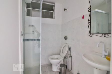 Banheiro de apartamento para alugar com 1 quarto, 30m² em Cerqueira César, São Paulo