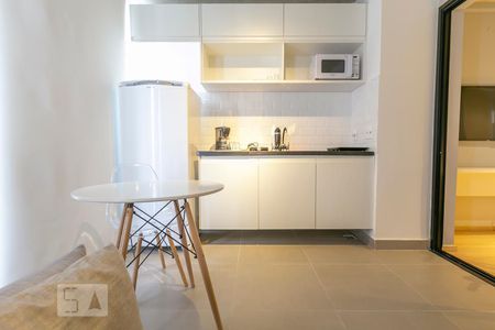 Cozinha de apartamento para alugar com 1 quarto, 30m² em Bom Retiro, São Paulo