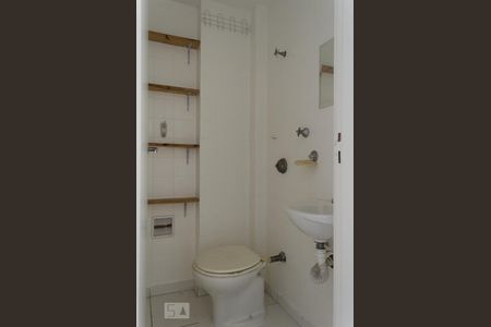 Apartamento para alugar com 70m², 2 quartos e 1 vaga Apartamento para alugar com 70m², 2 quartos e 1 vagaBanheiro de Serviço