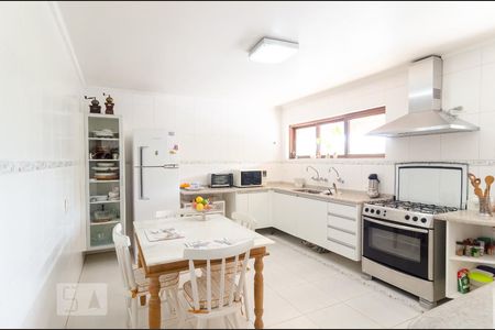Casa à venda com 450m², 4 quartos e 4 vagas Casa à venda com 450m², 4 quartos e 4 vagasCozinha