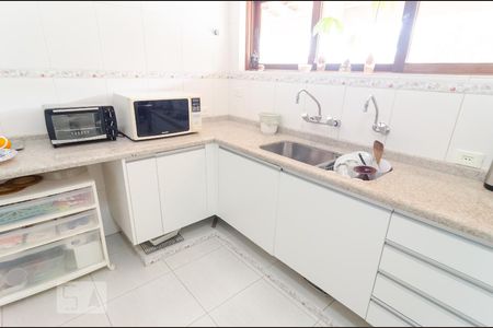Casa à venda com 450m², 4 quartos e 4 vagas Casa à venda com 450m², 4 quartos e 4 vagasCozinha