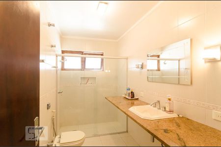 Casa à venda com 450m², 4 quartos e 4 vagas Casa à venda com 450m², 4 quartos e 4 vagasBanheiro