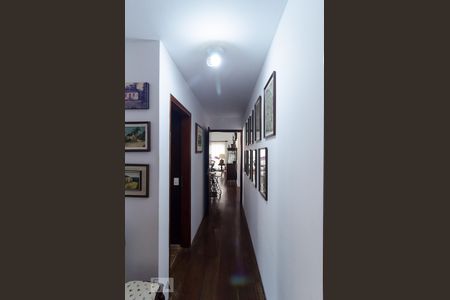Casa à venda com 450m², 4 quartos e 4 vagasCorredor
