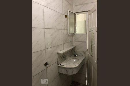 Casa à venda com 220m², 3 quartos e 2 vagasBanheiro Externo