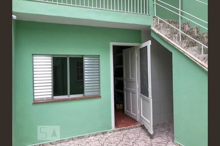 Casa à venda com 220m², 3 quartos e 2 vagasFundos 