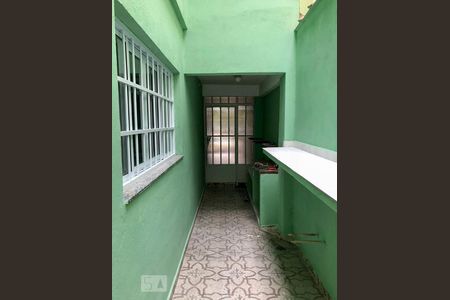 Casa à venda com 220m², 3 quartos e 2 vagasFundos 