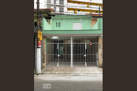 Casa à venda com 220m², 3 quartos e 2 vagasFachada