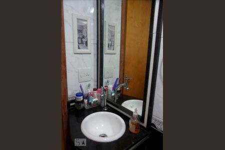 Banheiro  de apartamento à venda com 2 quartos, 50m² em Itaquera, São Paulo