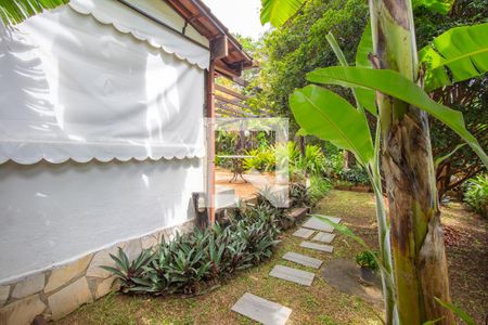 Casa à venda com 650m², 5 quartos e 3 vagasPiscina e Jardim