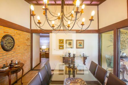 Casa à venda com 650m², 5 quartos e 3 vagasCasa 1 - Sala de Estar e Sala de Jantar