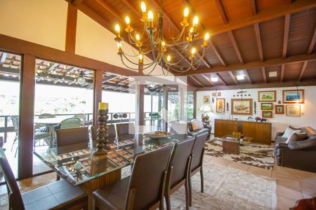 Casa à venda com 650m², 5 quartos e 3 vagasCasa 1 - Sala de Estar e Sala de Jantar