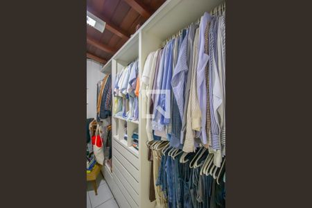 Casa à venda com 650m², 5 quartos e 3 vagasCasa 1 - Closet da Suite Master