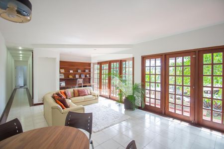 Casa à venda com 650m², 5 quartos e 3 vagasCasa 2 - Cozinha, Sala de Estar e Escritório