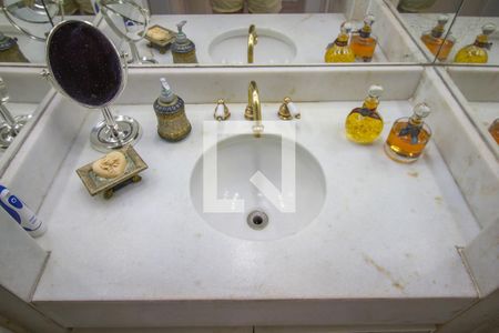 Casa à venda com 650m², 5 quartos e 3 vagasCasa 1 - Banheiro da Suite Master