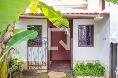 Casa à venda com 650m², 5 quartos e 3 vagasPiscina e Jardim