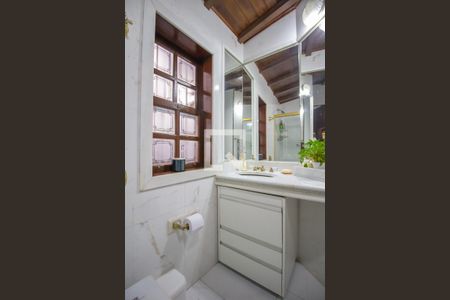 Casa à venda com 650m², 5 quartos e 3 vagasCasa 1 - Banheiro Social