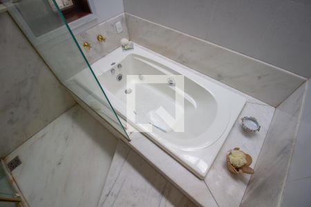 Casa à venda com 650m², 5 quartos e 3 vagasCasa 1 - Banheiro da Suite Master