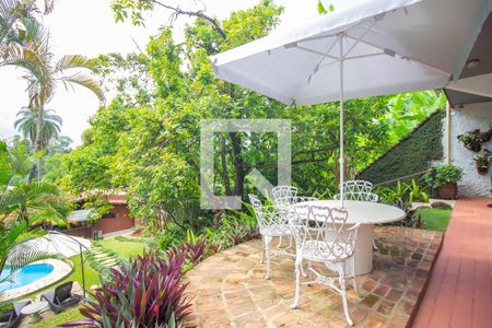 Casa à venda com 650m², 5 quartos e 3 vagasPiscina e Jardim