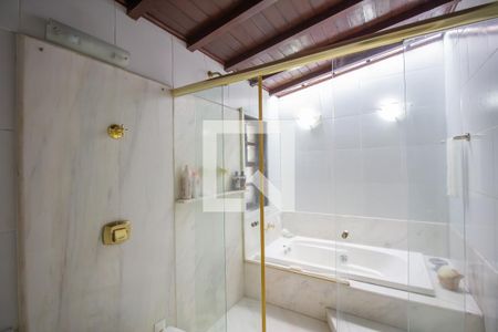 Casa à venda com 650m², 5 quartos e 3 vagasCasa 1 - Banheiro da Suite Master