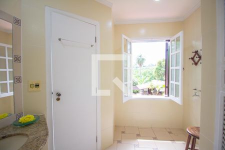 Casa à venda com 650m², 5 quartos e 3 vagasCasa 2 - Banheiro da Semi-Suite