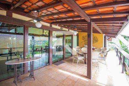 Casa à venda com 650m², 5 quartos e 3 vagasCasa 1 - Varanda