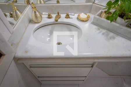 Casa à venda com 650m², 5 quartos e 3 vagasCasa 1 - Banheiro Social