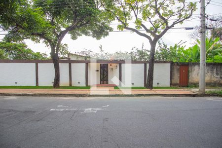 Casa à venda com 650m², 5 quartos e 3 vagasFachada