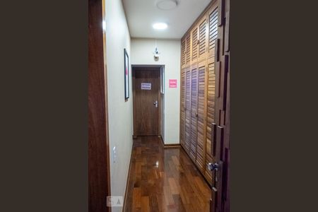 Casa à venda com 300m², 3 quartos e 5 vagasCorredor