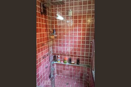 Casa à venda com 300m², 3 quartos e 5 vagasBanheiro da Suíte