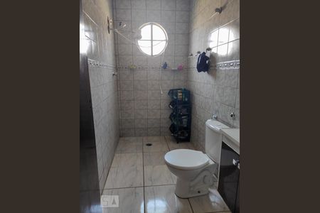 Banheiro de casa à venda com 3 quartos, 100m² em Jardim Cotiana, São Paulo