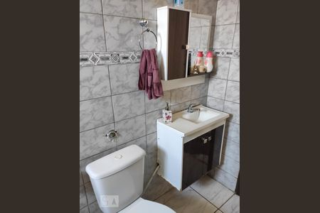 Banheiro de casa para alugar com 3 quartos, 100m² em Jardim Cotiana, São Paulo