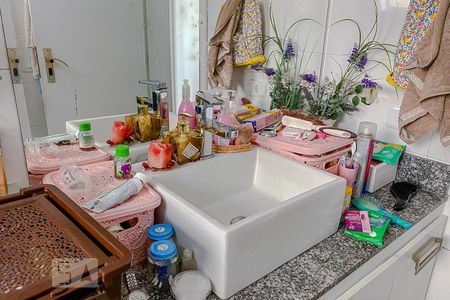 Apartamento à venda com 130m², 4 quartos e 2 vagasDetalhe Banheiro da Suite