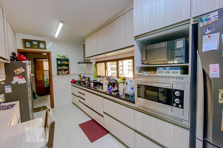 Apartamento à venda com 130m², 4 quartos e 2 vagasCozinha