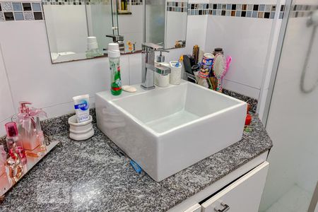 Apartamento à venda com 130m², 4 quartos e 2 vagasDetalhe Banheiro