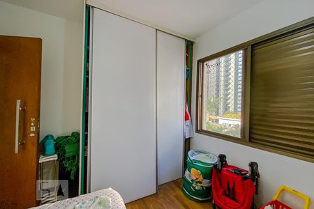 Apartamento à venda com 130m², 4 quartos e 2 vagasQuarto 2
