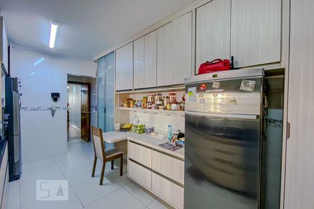 Apartamento à venda com 130m², 4 quartos e 2 vagasCozinha