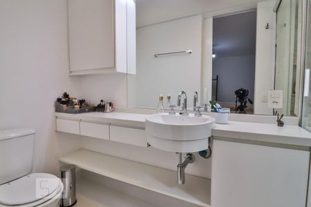 Banheiro do Quarto 1 de apartamento para alugar com 1 quarto, 87m² em Vila Madalena, São Paulo