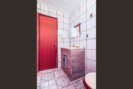 Banheiro de casa de condomínio para alugar com 2 quartos, 50m² em Medianeira, Porto Alegre