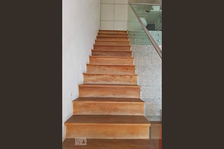 Escadas de apartamento para alugar com 4 quartos, 284m² em Santa Cecília, São Paulo
