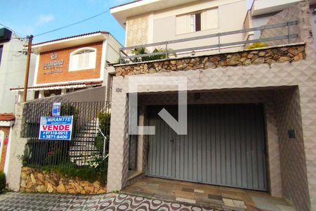 Casa à venda com 220m², 3 quartos e 2 vagasFachada