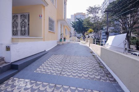 Casa à venda com 280m², 4 quartos e 8 vagas Casa à venda com 280m², 4 quartos e 8 vagasCorredor