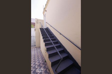 Casa à venda com 280m², 4 quartos e 8 vagas Casa à venda com 280m², 4 quartos e 8 vagasEscada Edícula